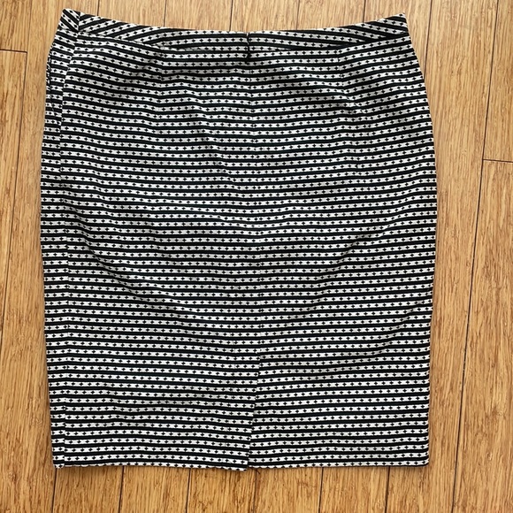 Merona Patterned Black Pencil Skirt - Picture 3 of 3